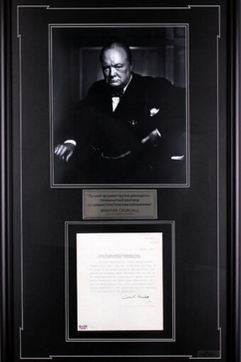 Панно с подлинным автографом У. Черчилля 