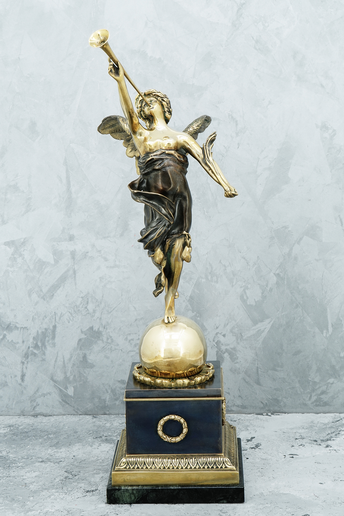 Скульптура из бронзы «Ангел трубящий»