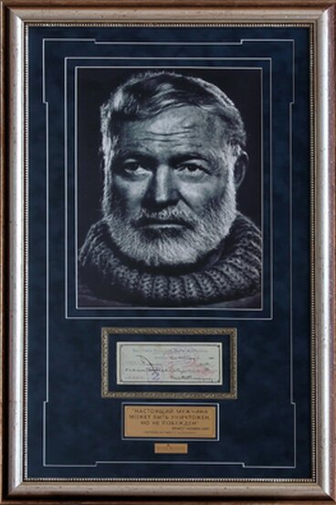 Панно с подлинным автографом Э. Хемингуэя