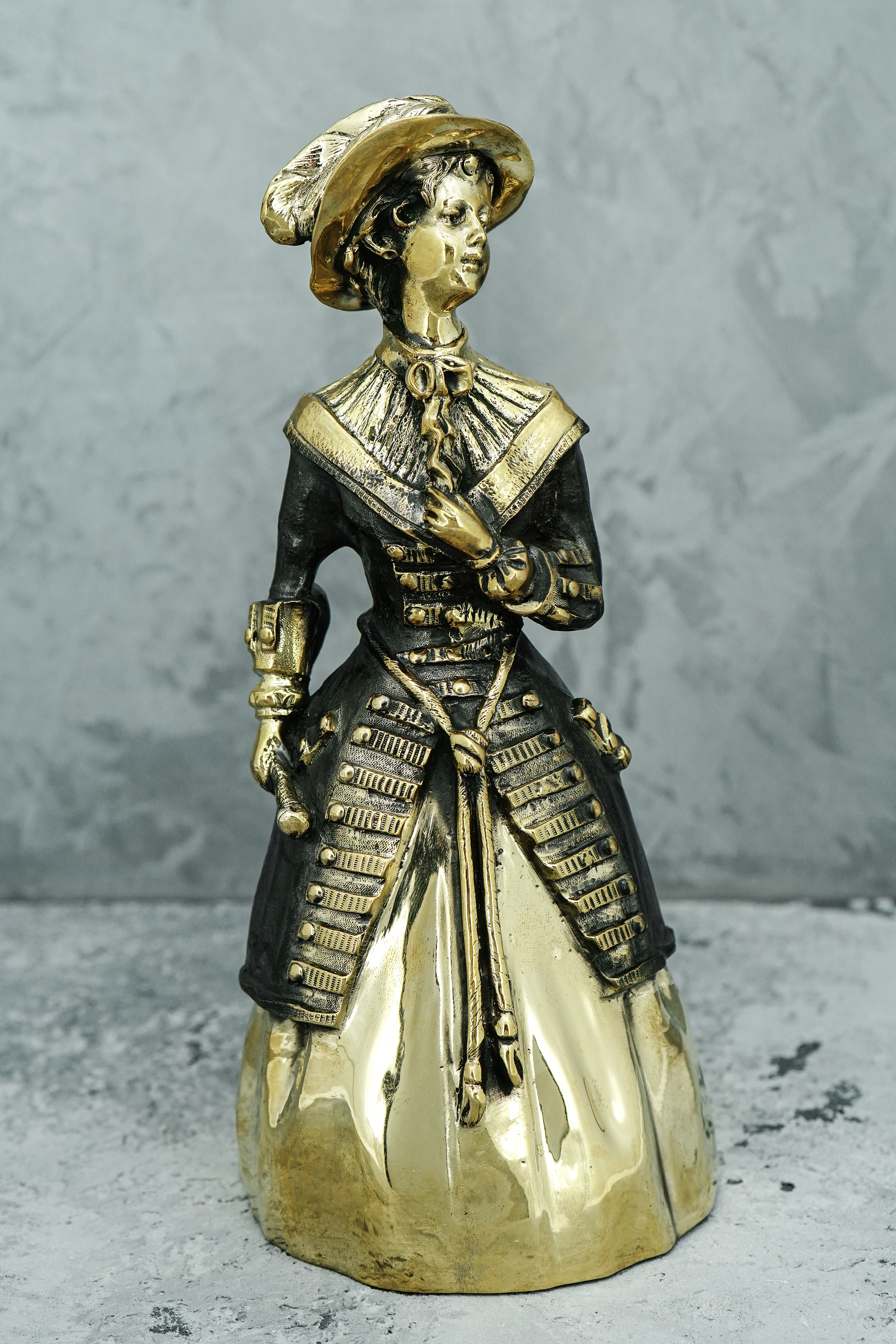 Колокольчик из бронзы «Амазонка»