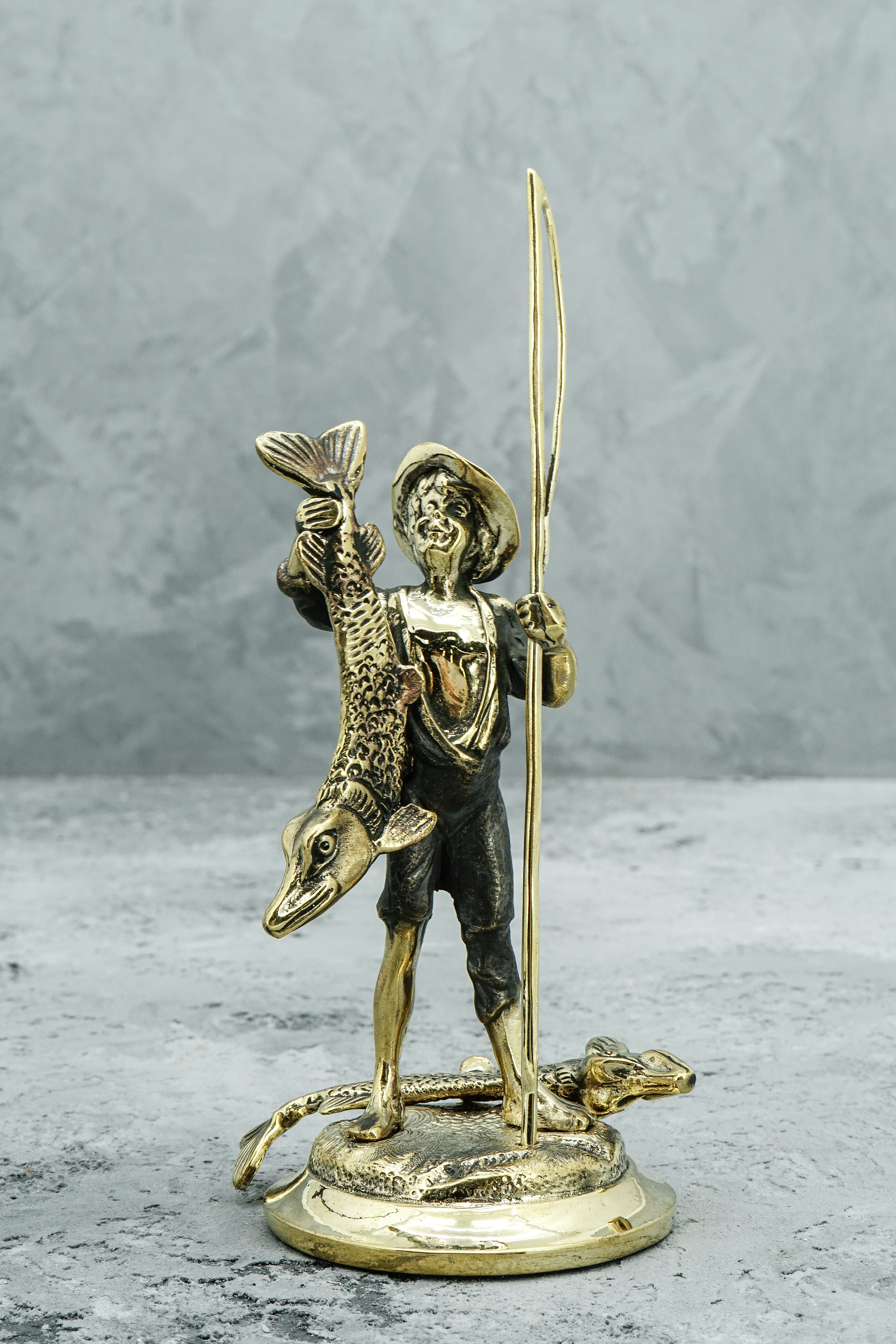 Скульптура из бронзы «Рыбачок»