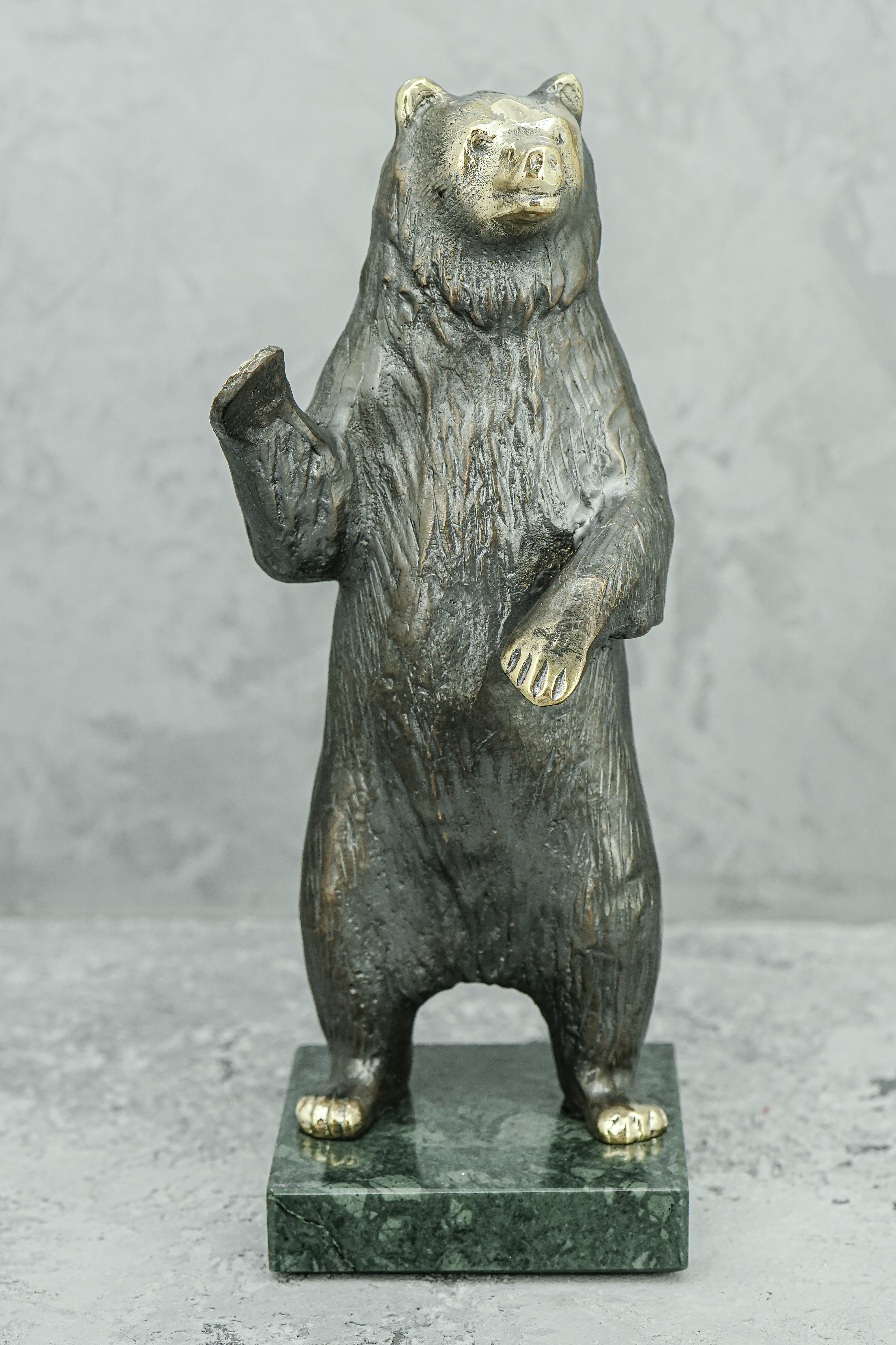 Скульптура из бронзы «Медведь»