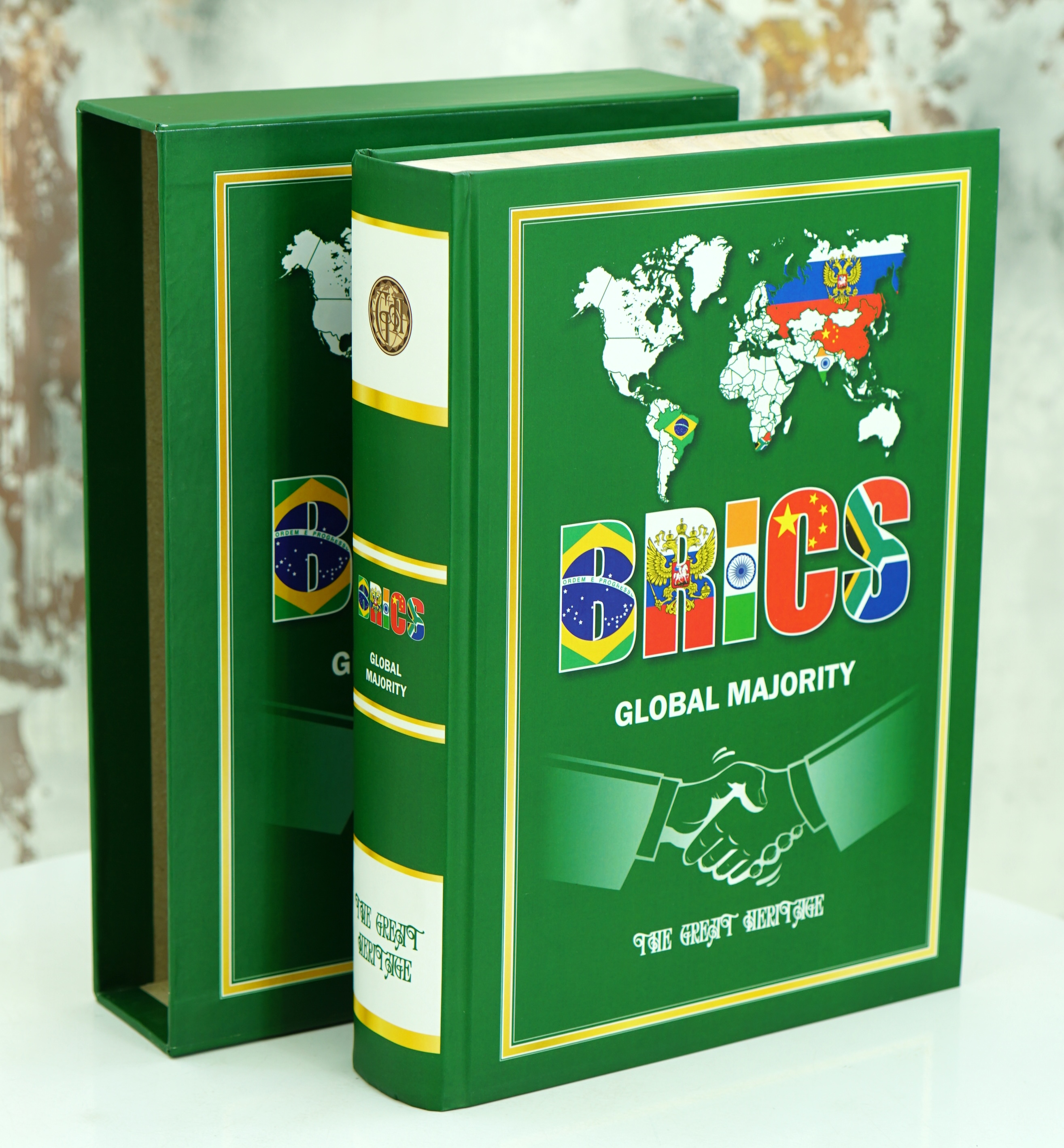 Развитие стран БРИКС в глобальном пространстве.BRICS global majority в футляре.