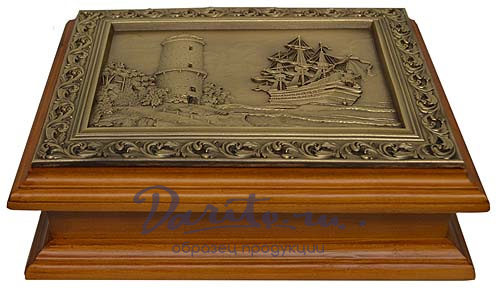 Подарочная деревянная ключница «Маяк»