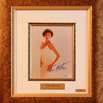 Панно с подлинным автографом Тери Линн Хатчер