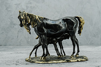 Скульптура из бронзы «Лошадь с 2-мя жеребятами»
