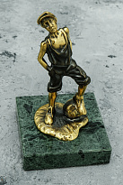 Скульптура из бронзы «Футболист»