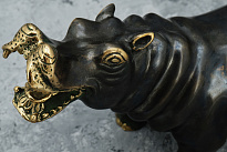 Скульптура из бронзы «Бегемот»