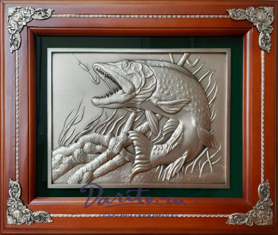 Деревянная ключница «Щука»