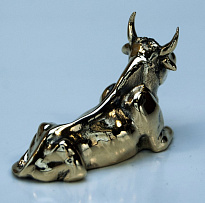 Статуэтка из латуни «Бык на отдыхе»