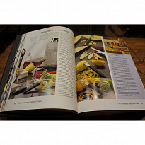 Подарочная книга с иллюстрациями «Бар: путеводитель по коктейлям и спиртным напиткам мира»