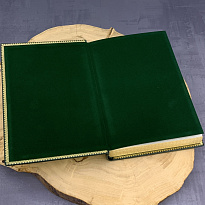 Подарочная книга  Чингиз Айтматов. Белый пароход в кожаном переплете