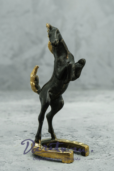 Скульптура из бронзы «Лошадь»