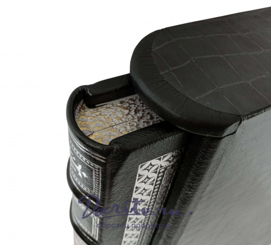 Подарочная книга «Оружие. С древних времен до XIX века»