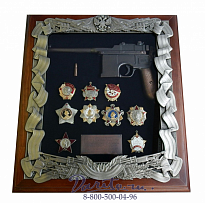 Деревянная ключница «Маузер с наградами СССР»