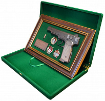 Подарочное панно с пистолетом «Стечкин»