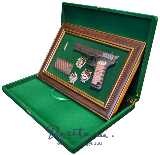 Подарочное панно с пистолетом «ТТ»