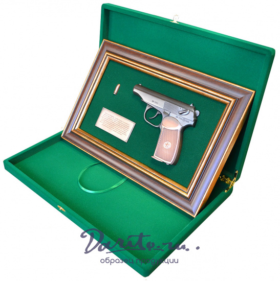 Подарочное панно с пистолетом «Макаров»
