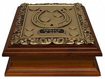 Подарочная деревянная ключница «Подкова»